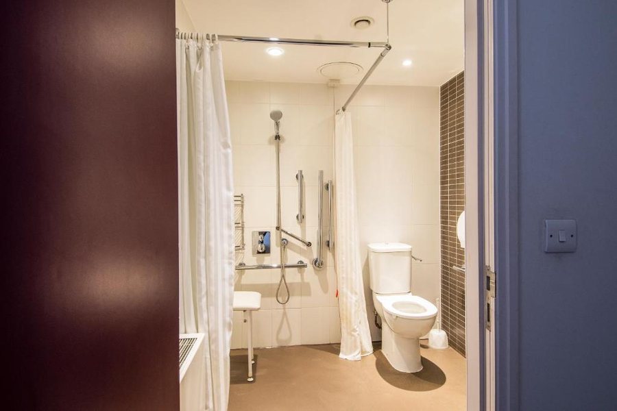 Safestay London Elephant Castle — Bathroom