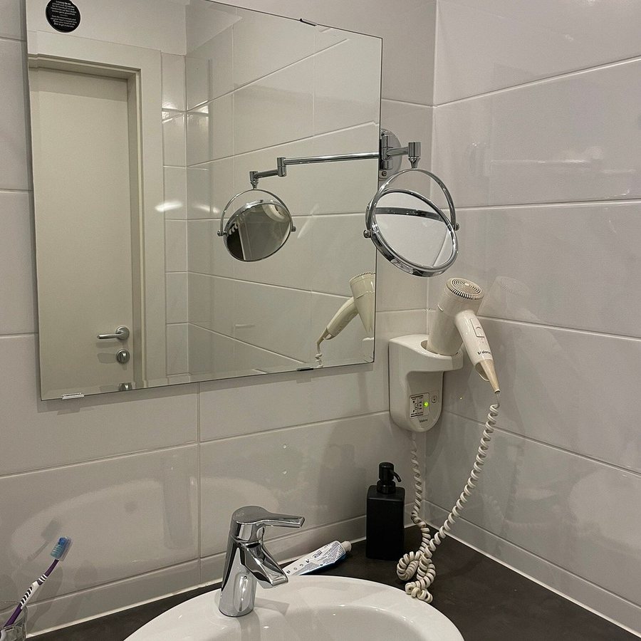 Safestay Vienna Margaretenviertel — Bathroom