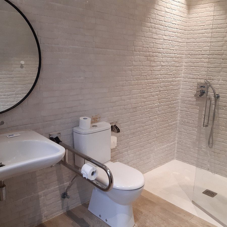 Sagarlore Hotel — Bathroom