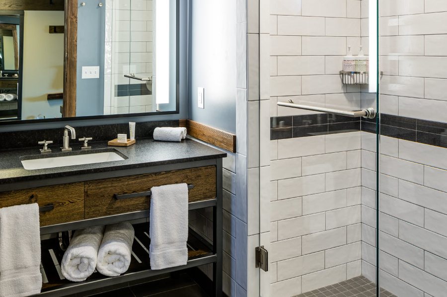 Sage Lodge — Bathroom