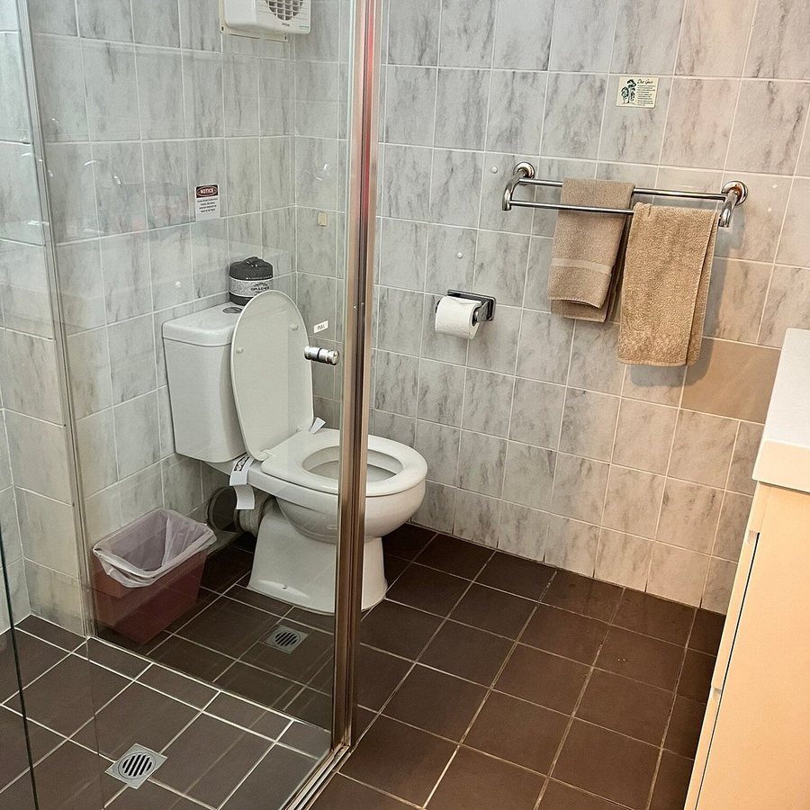 Sage Motel — Bathroom