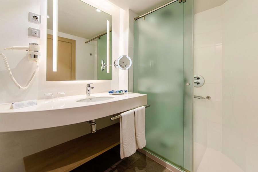 Saint George — Bathroom