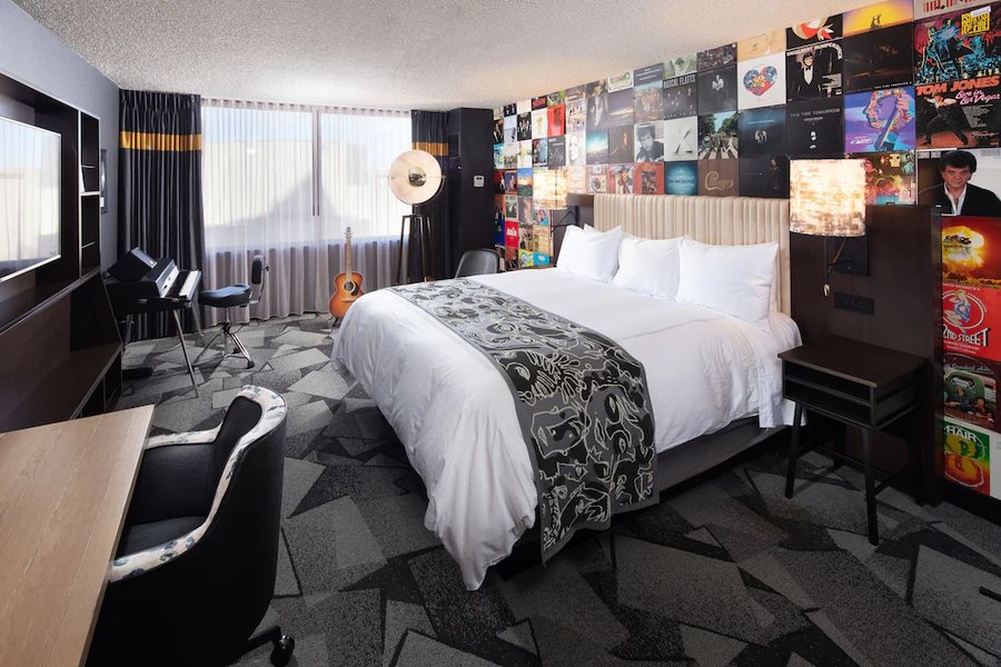 Saint Kate The Arts Hotel — Guest room