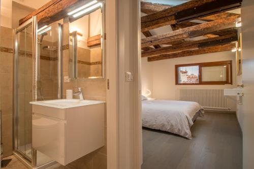 Saint Mark s Basilica At 200 Meters — Bathroom