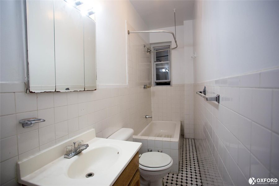 Saint Marks Place Studio Apartments New York City New York — Bathroom