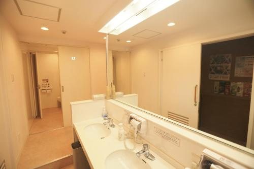 Sakura Hotel Jimbocho — Bathroom