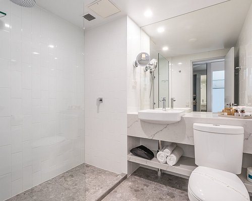 Salisbury Hotel Motel — Bathroom