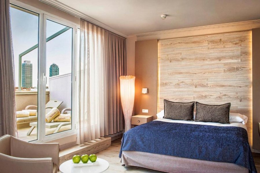 Salles Hotel Pere Iv Barcelona Catalonia — Guest room