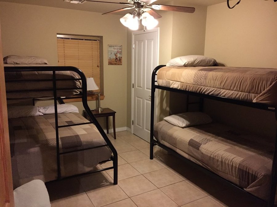 Saltgrass Outdoors Fishing And Hunting Lodge Buras Louisiana — Guest room