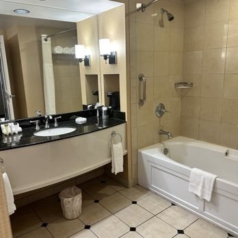 Sam s Town Hotel Casino Shreveport — Bathroom