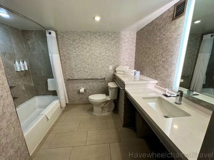 San Antonio Marriott Riverwalk — Bathroom