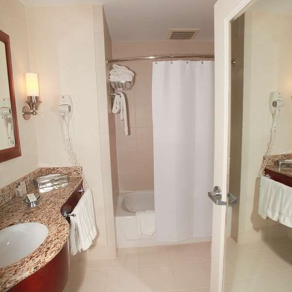 San Carlos Hotel New York City New York — Bathroom
