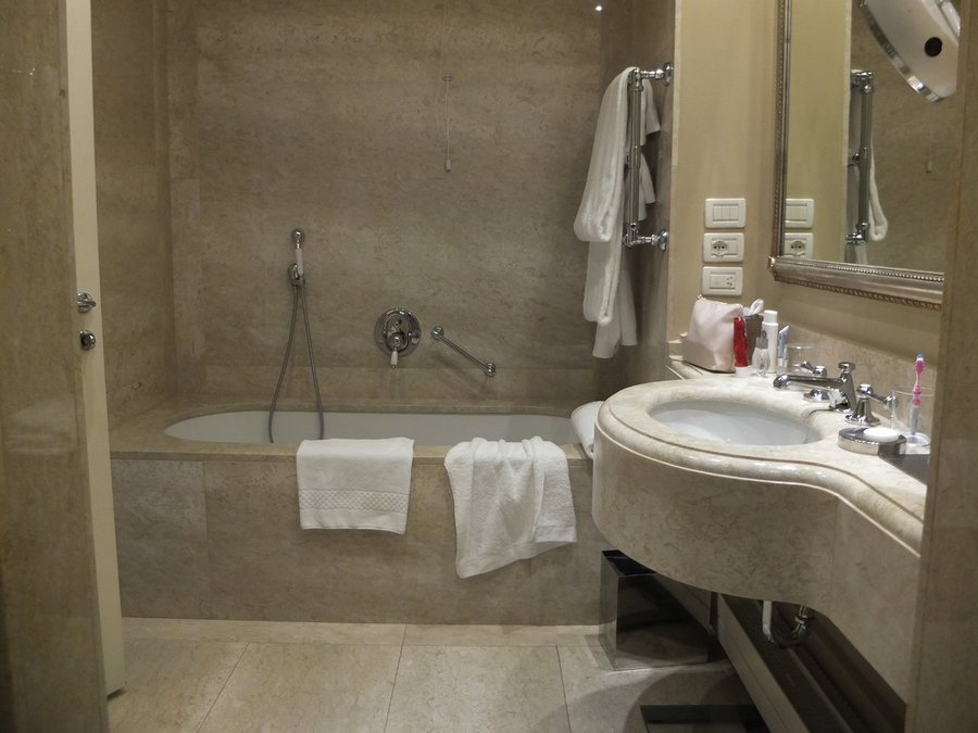 San Clemente Palace Venice — Bathroom
