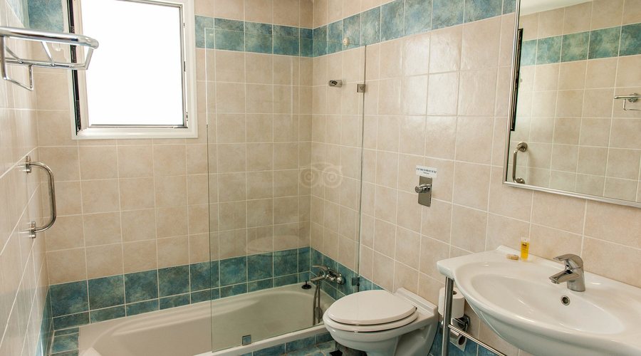 San Georgio Hotel Apartments — Bathroom