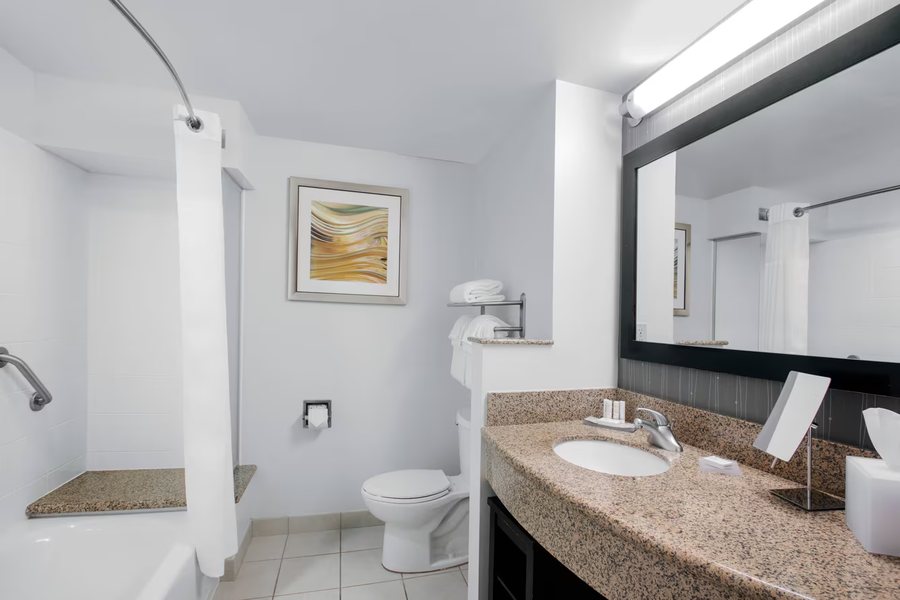San Marco Inn East — Bathroom