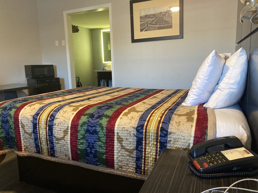 San Marco Inn East — Guest room