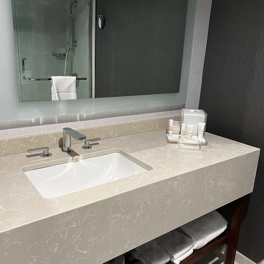 San Mateo Marriott San Francisco Airport — Bathroom
