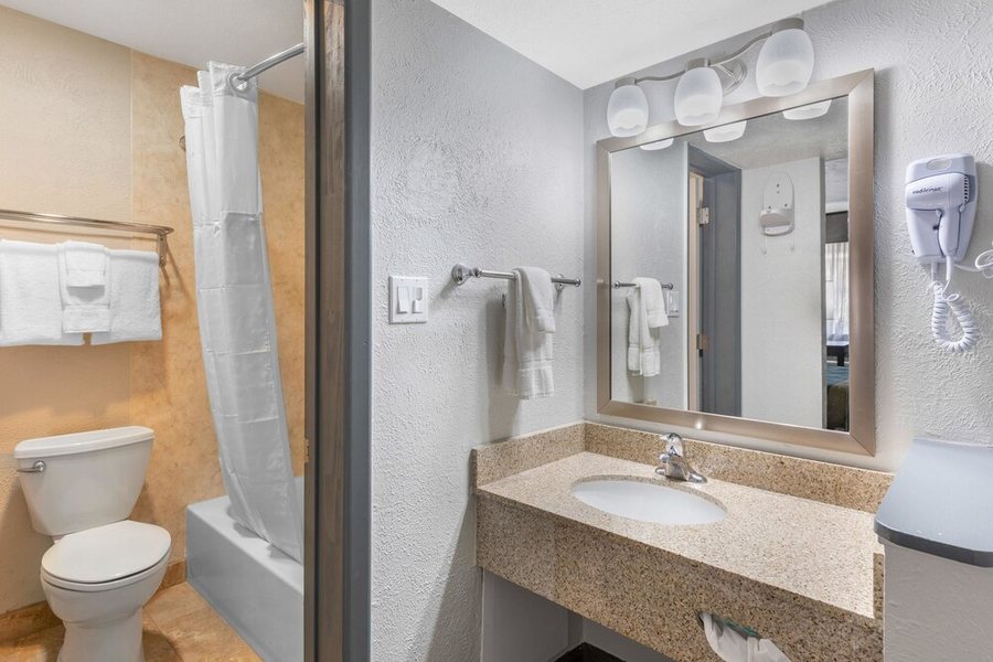 San Miguel Inn — Bathroom