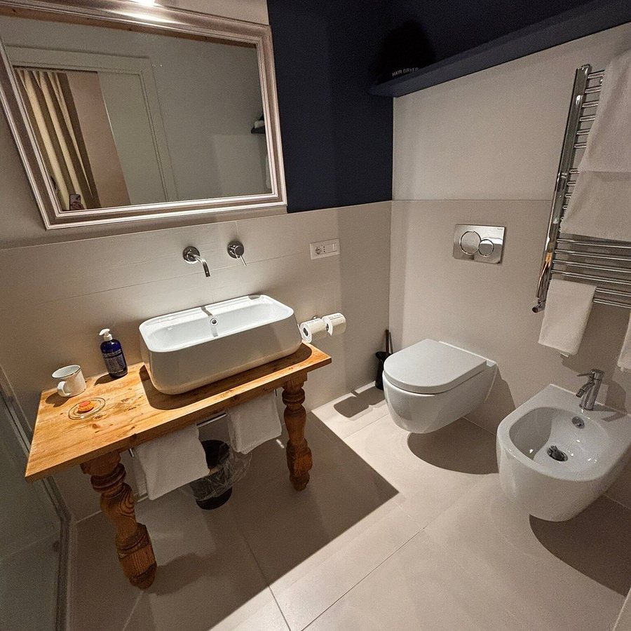 San Pietro Boutique Rooms — Bathroom