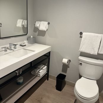 San Ramon Marriott — Bathroom