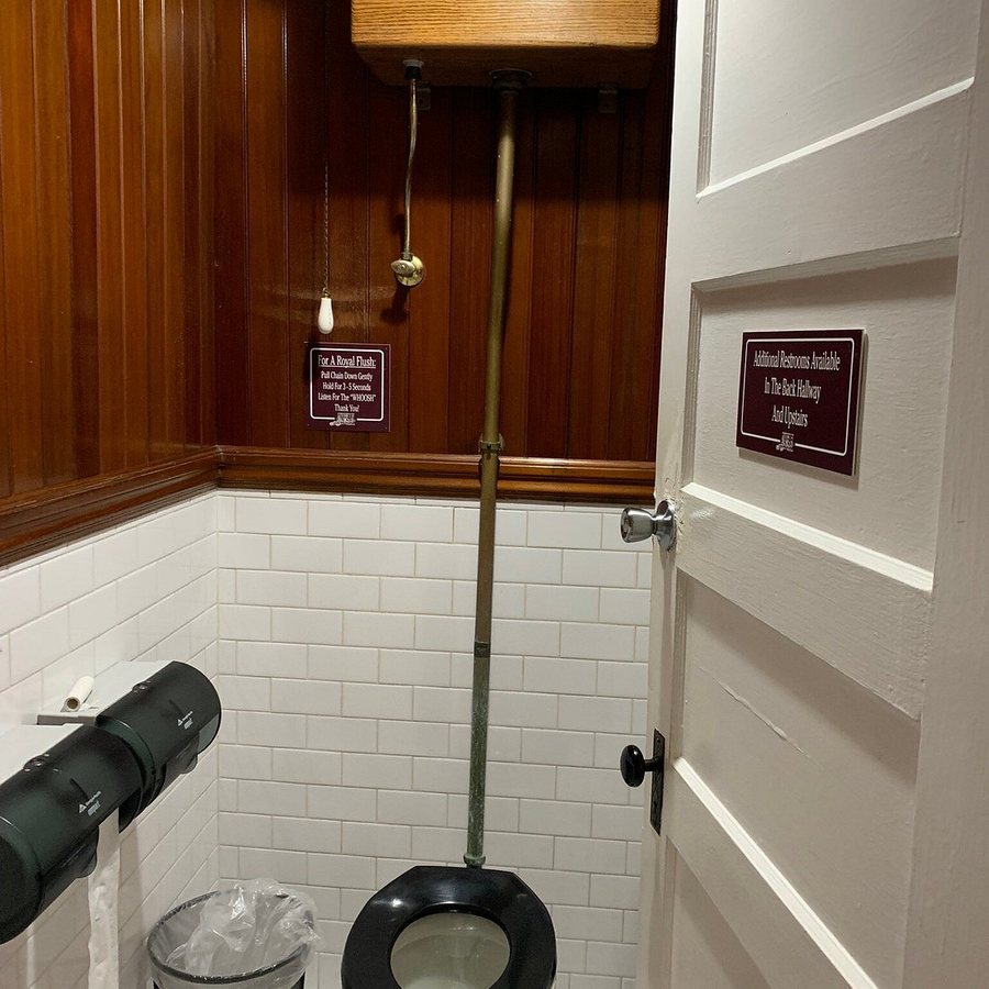 San Remo Hotel — Bathroom