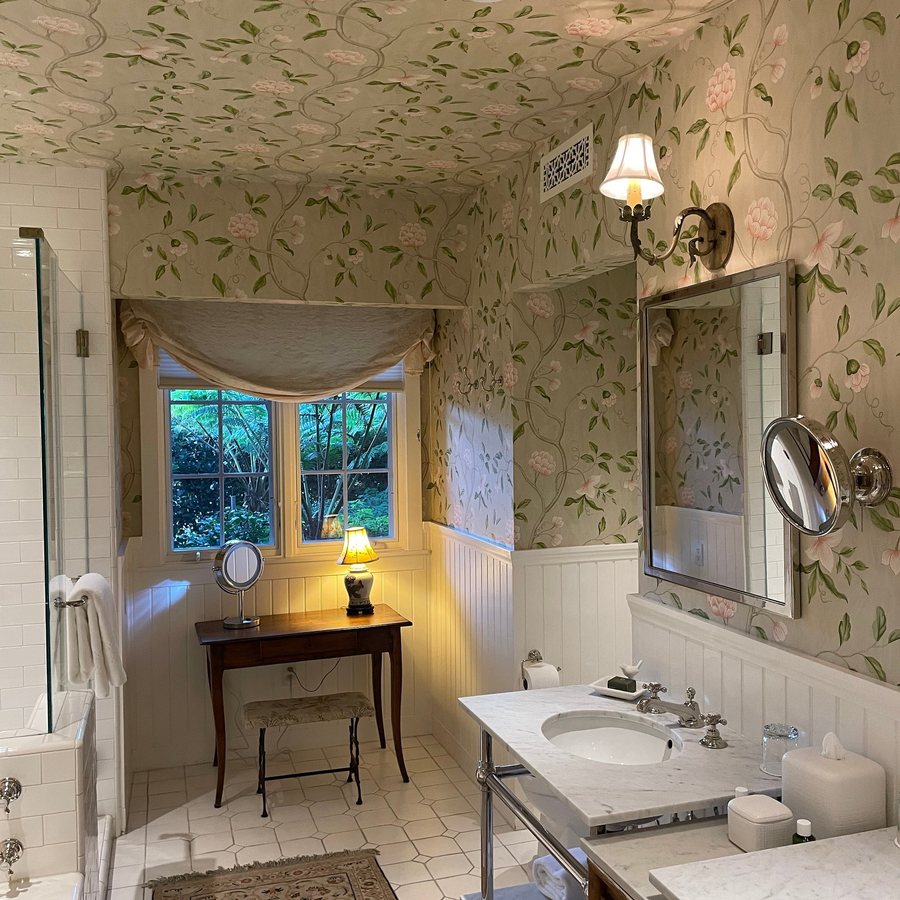 San Ysidro Ranch — Bathroom