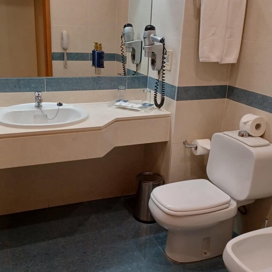 SANA Metropolitan Hotel — Bathroom