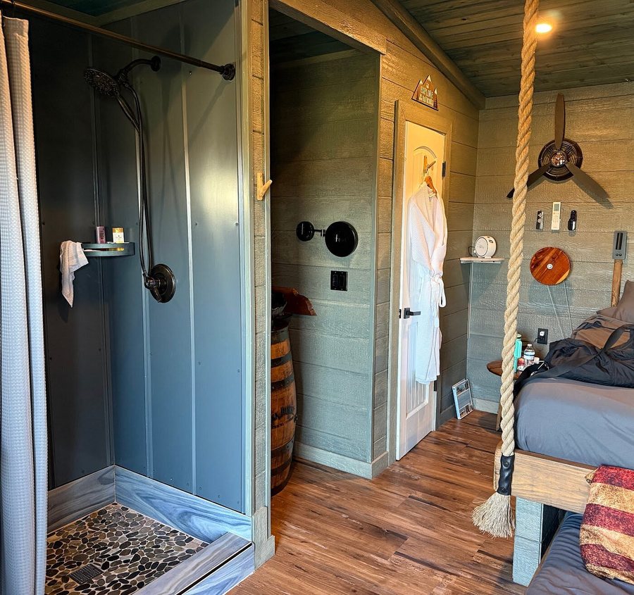 Sanctuary Treehouse Resort — Bathroom