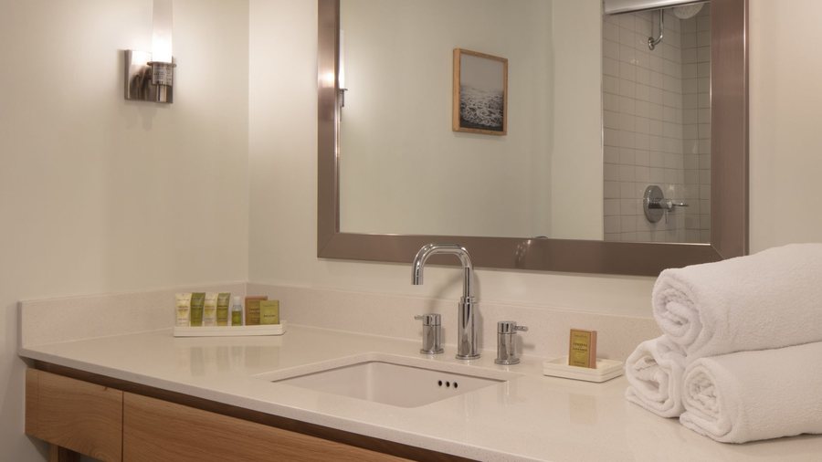 Sand and Surf Resort — Bathroom