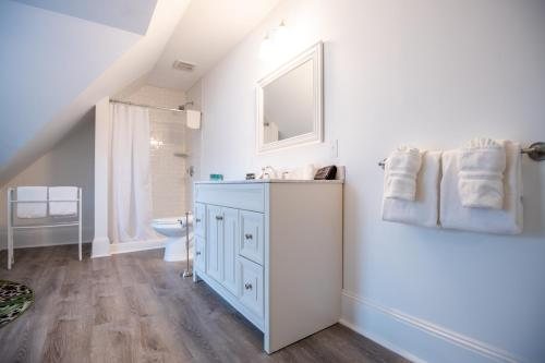 Sand Bar Cottage — Bathroom