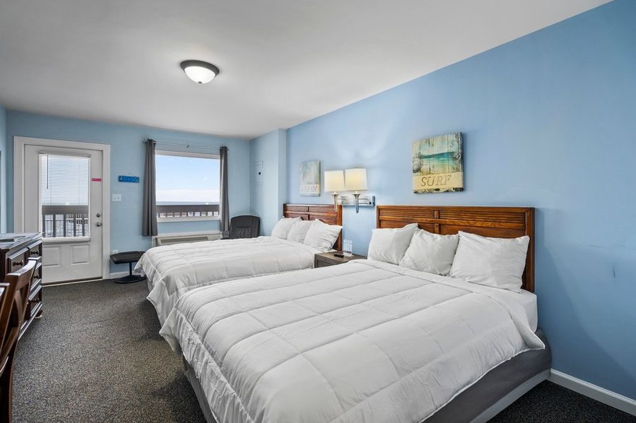 Sand Dunes Motel — Guest room