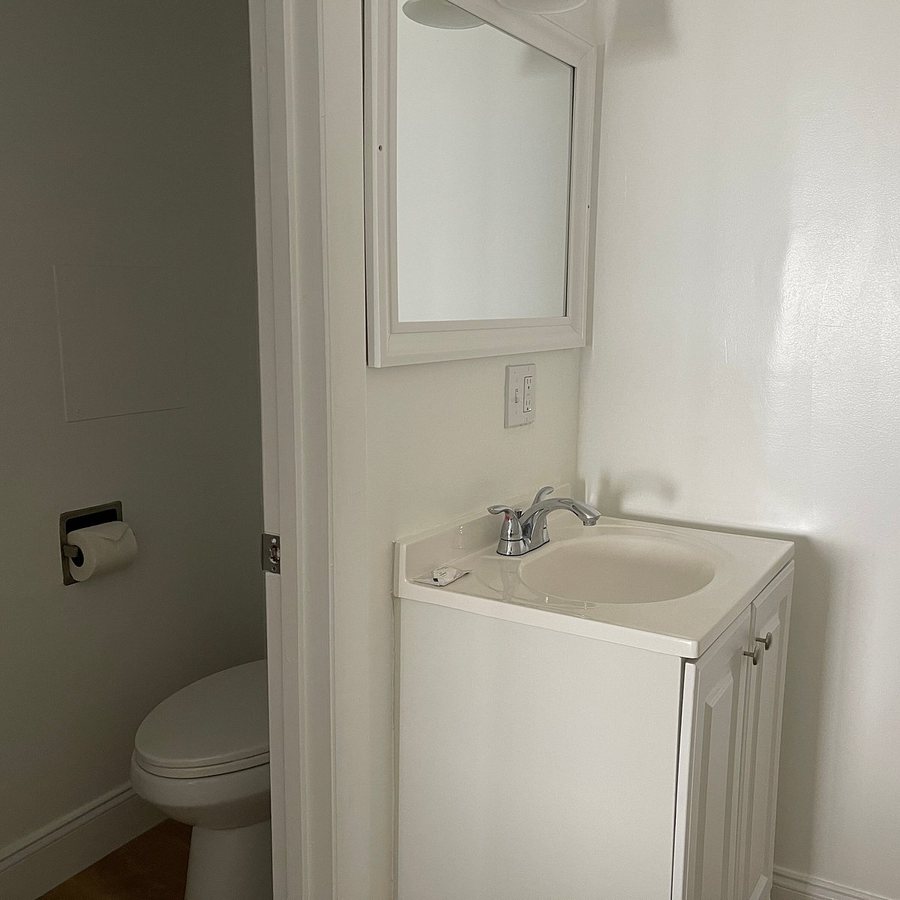 Sandcastle Beachfront Inn — Bathroom
