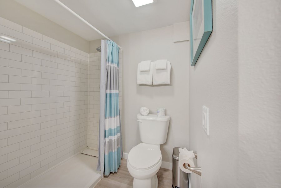 Sandcastle Condominiums Conference Center — Bathroom