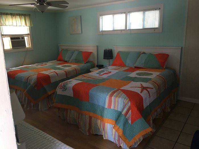 Sandcastle Inn Motel — Guest room