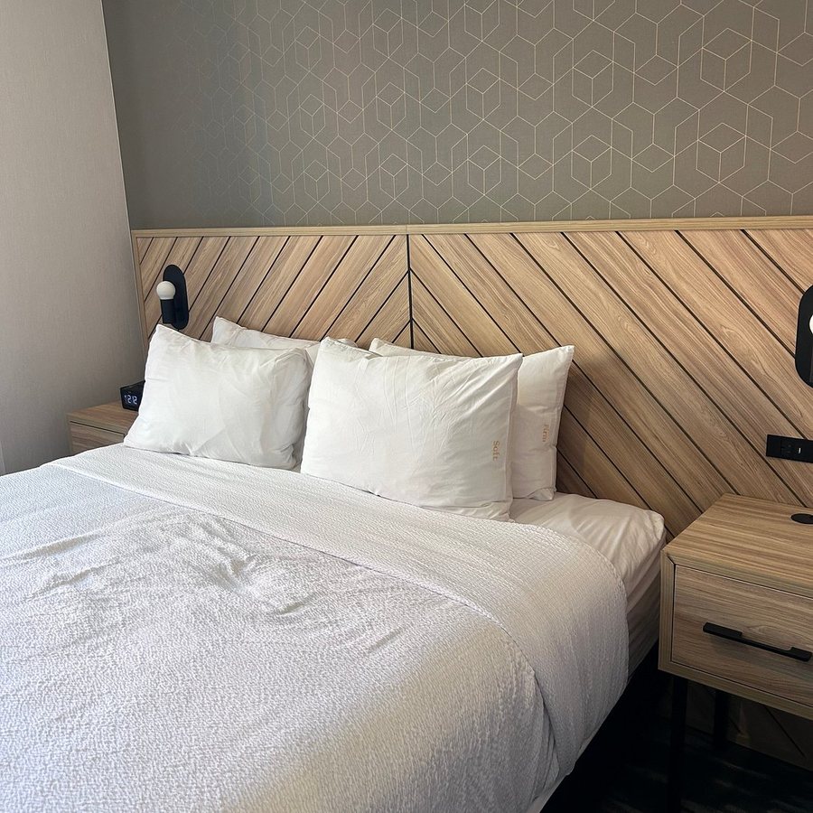 Sandman Signature Fort Worth Downtown Hotel — Guest room