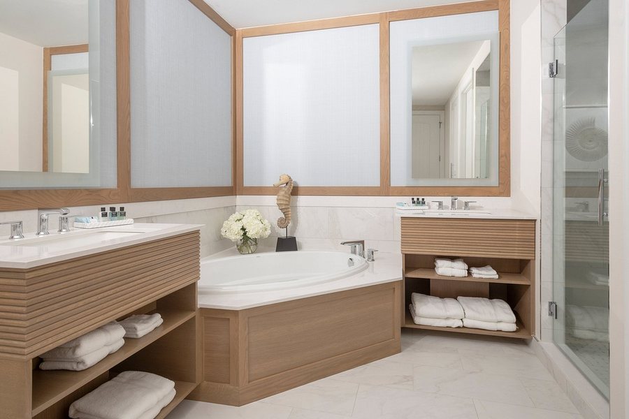 Sandpearl Resort — Bathroom