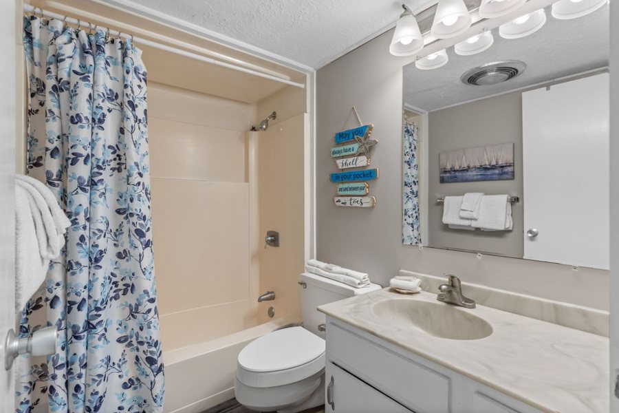 Sandpiper Cove by Holiday Isle — Bathroom