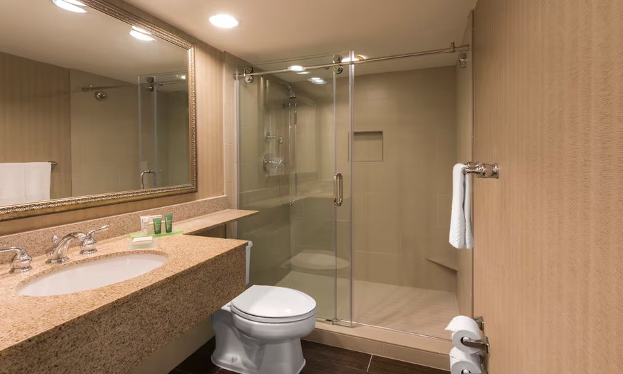 Sandpoint Hotel Suites — Bathroom