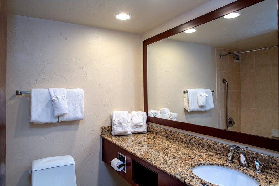 Sandstone Creek Club — Bathroom