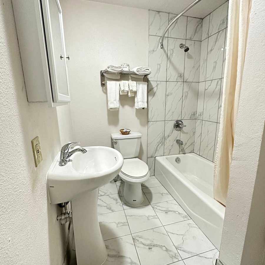 Sandstone Street Bed and Breakfast — Bathroom