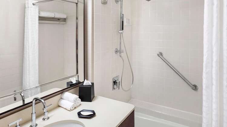 Sandy Springs Inn Atlanta Perimeter — Bathroom