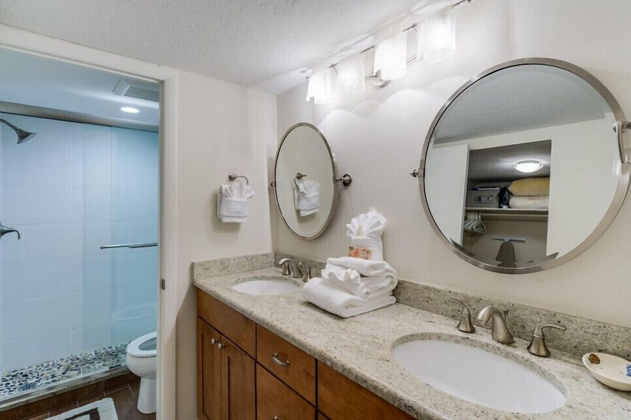 Sanibel Siesta on the Beach — Bathroom