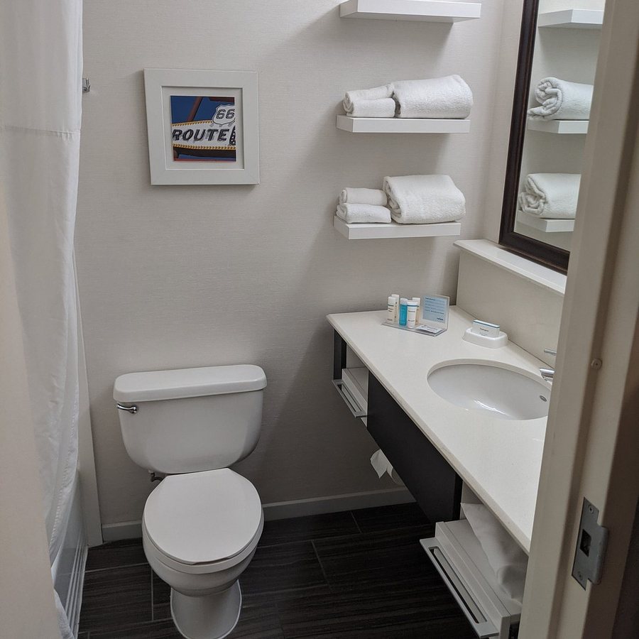 Sans Souci Motel — Bathroom