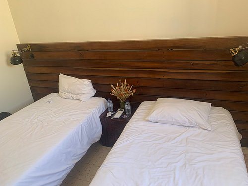 Sant Jordi Hostels Lisbon — Guest room