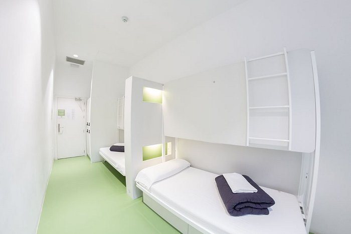 Sant Jordi Hostels Rock Palace Barcelona Catalonia — Guest room