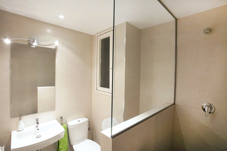 Sant Jordi Hostels Sagrada Familia Barcelona Catalonia — Bathroom