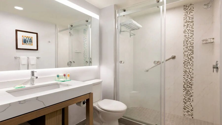 Santa Barbara Family Vacation Center — Bathroom