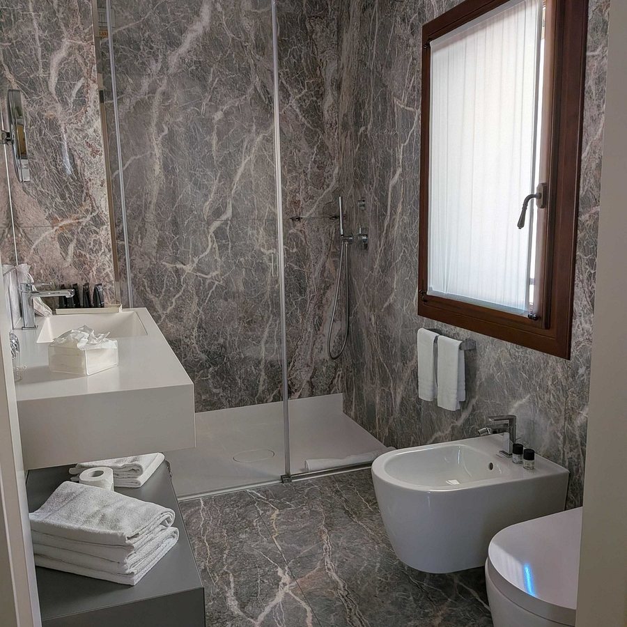 Santa Croce Boutique Hotel — Bathroom