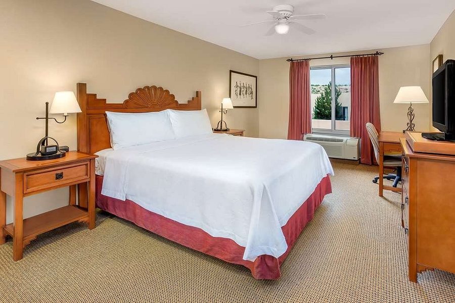 Santa Fe Inn and Suites Pueblo — Guest room