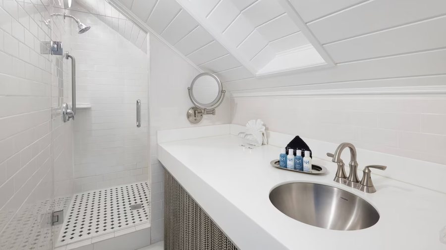 Santa Maria Suites — Bathroom